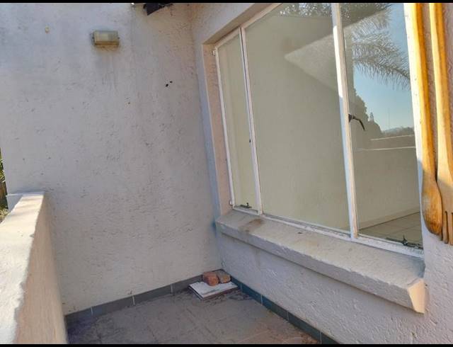 2 BEDROOM APARTMENT FOR SALE IN GLEN MARAIS